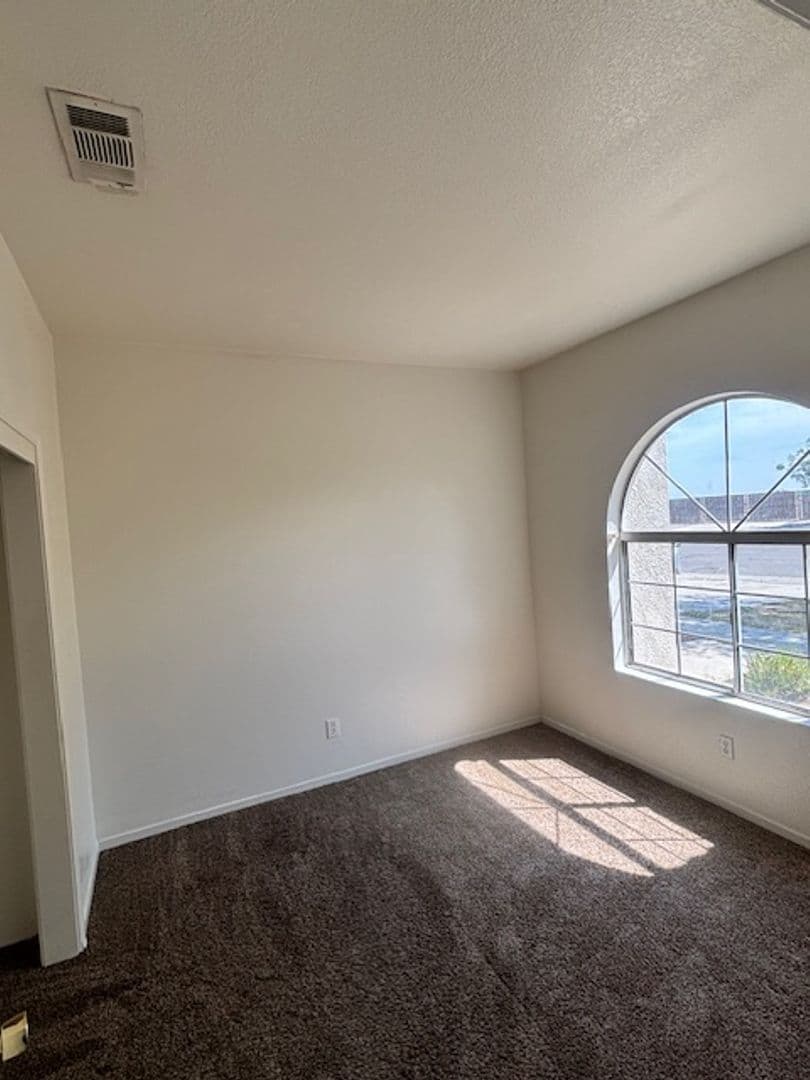 Los Banos House: 865 Place Rd