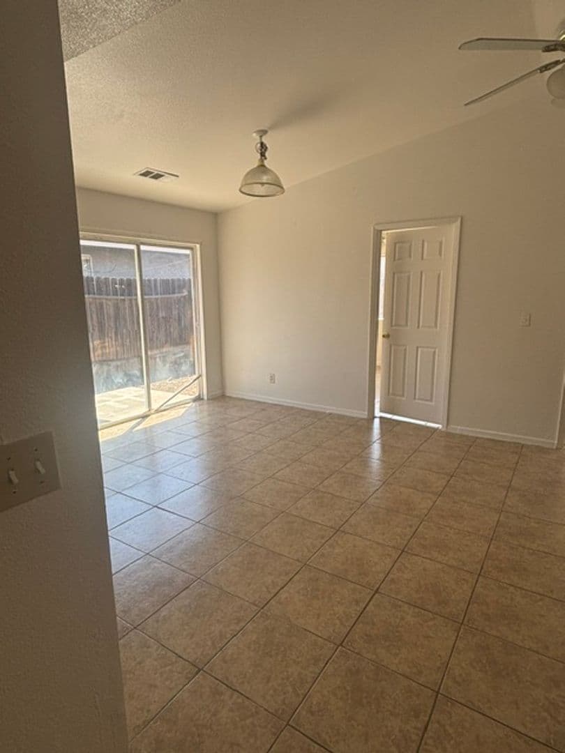 Dos Palos House: 2217 Marguerite St