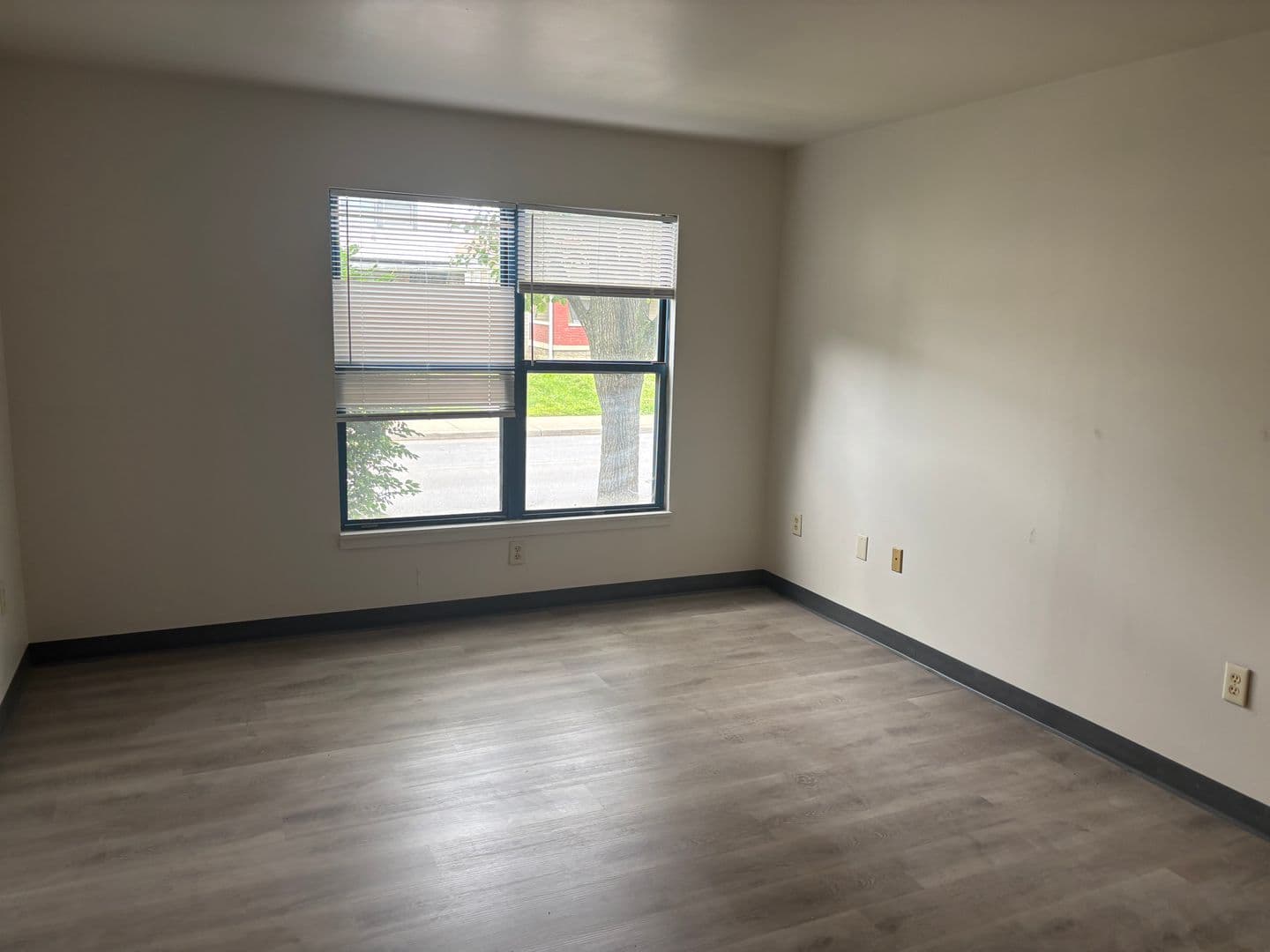 INDIANAPOLIS Apartment: 1925 WESTVIEW DRIVE