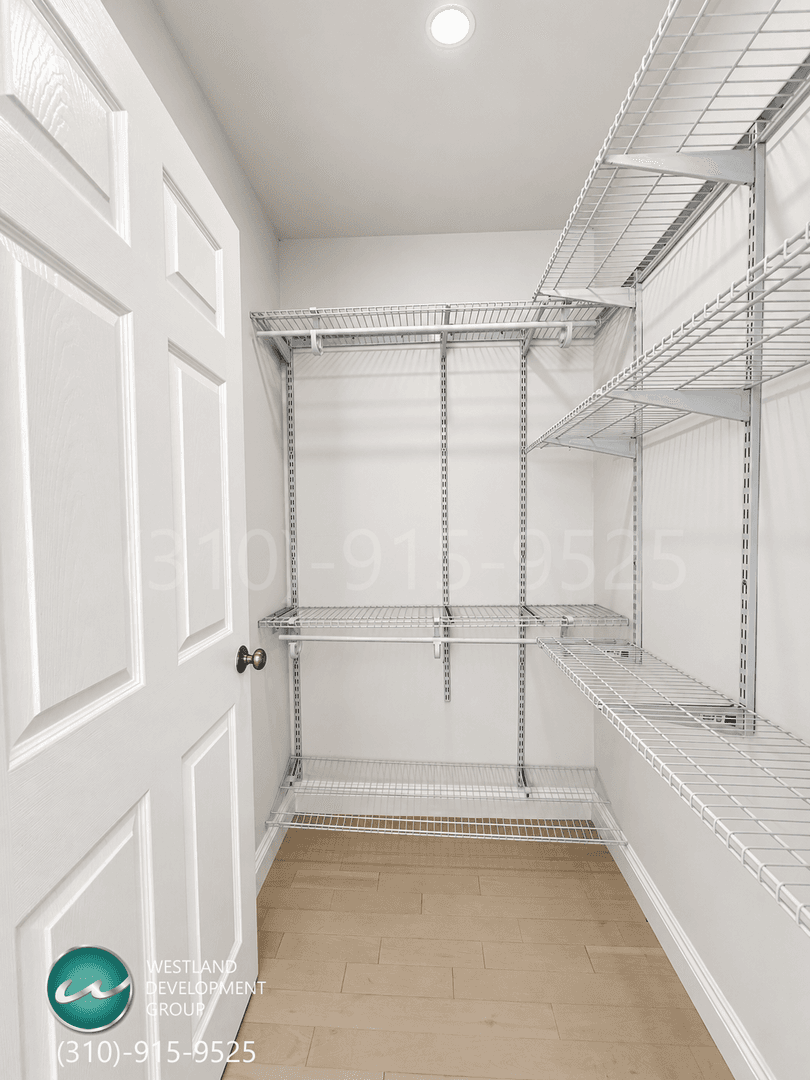 Los Angeles Apartment: 1540 Brockton Avenue