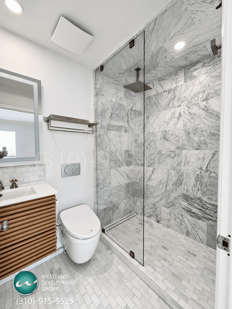 Los Angeles Apartment: 1540 Brockton Avenue