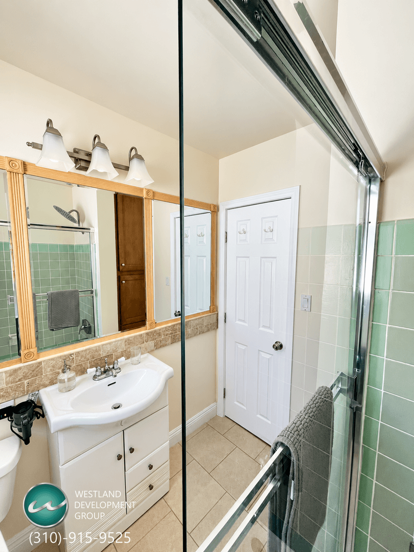 Los Angeles Apartment: 3160-3178 S Barrington Avenue