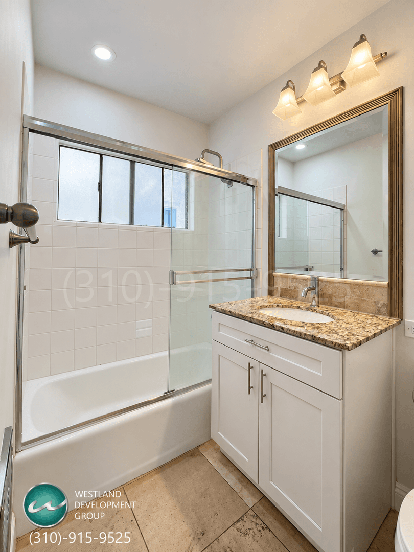 Los Angeles Apartment: 1506 S Barrington Avenue