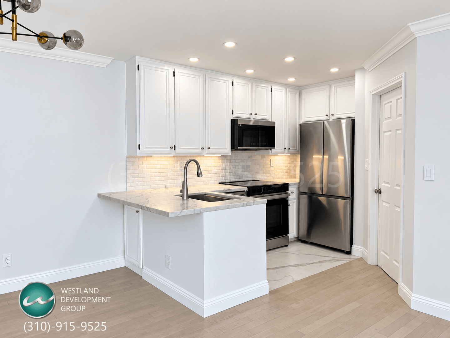 Los Angeles Apartment: 1540 Brockton Avenue