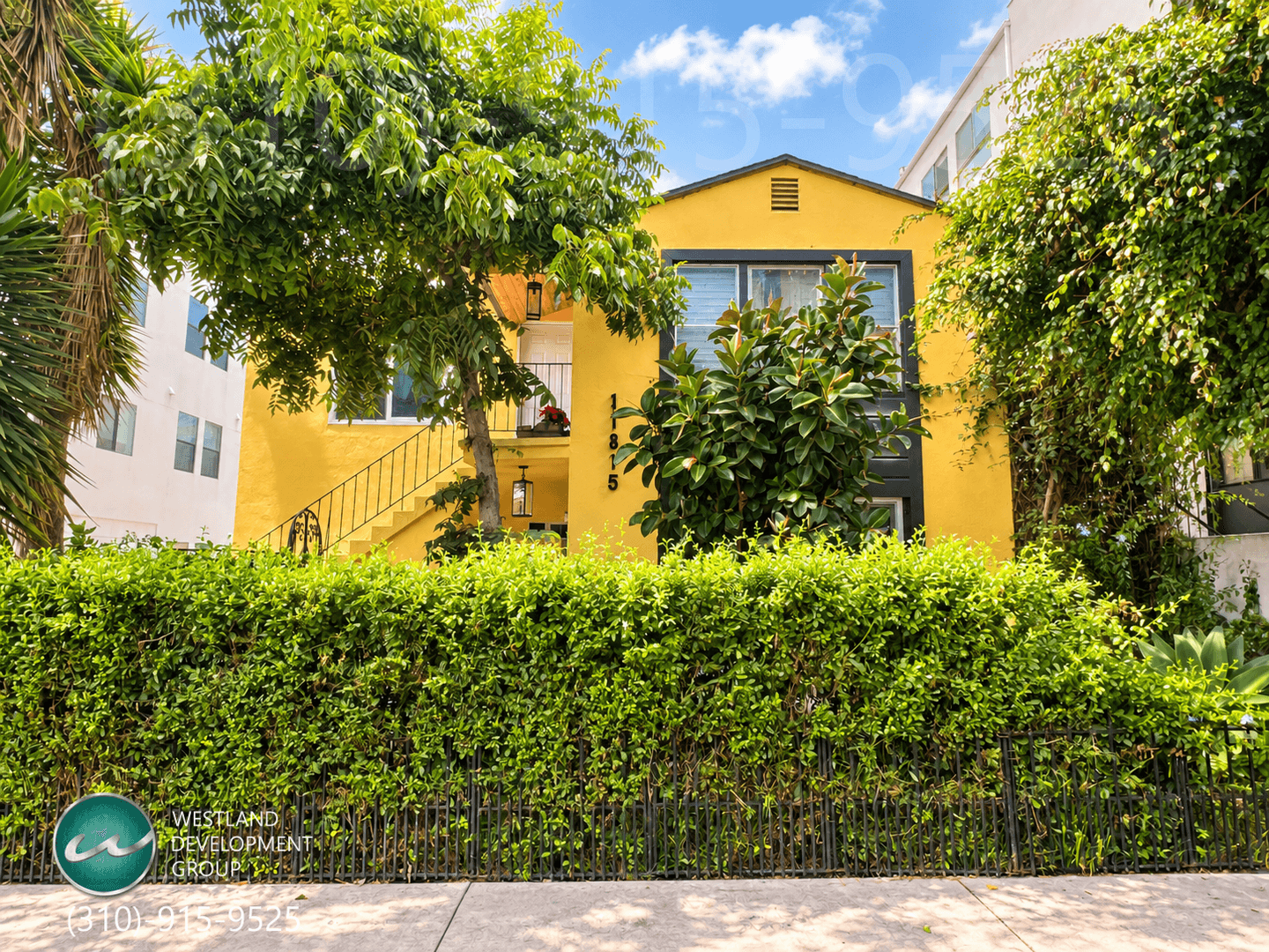 Los Angeles Apartment: 11817 Darlington Avenue