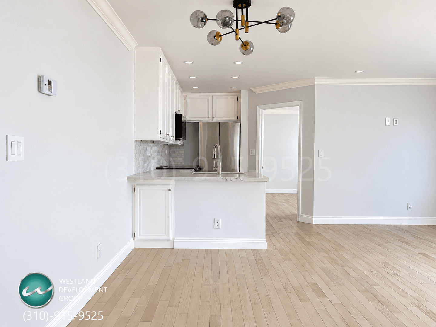 Los Angeles Apartment: 1540 Brockton Avenue
