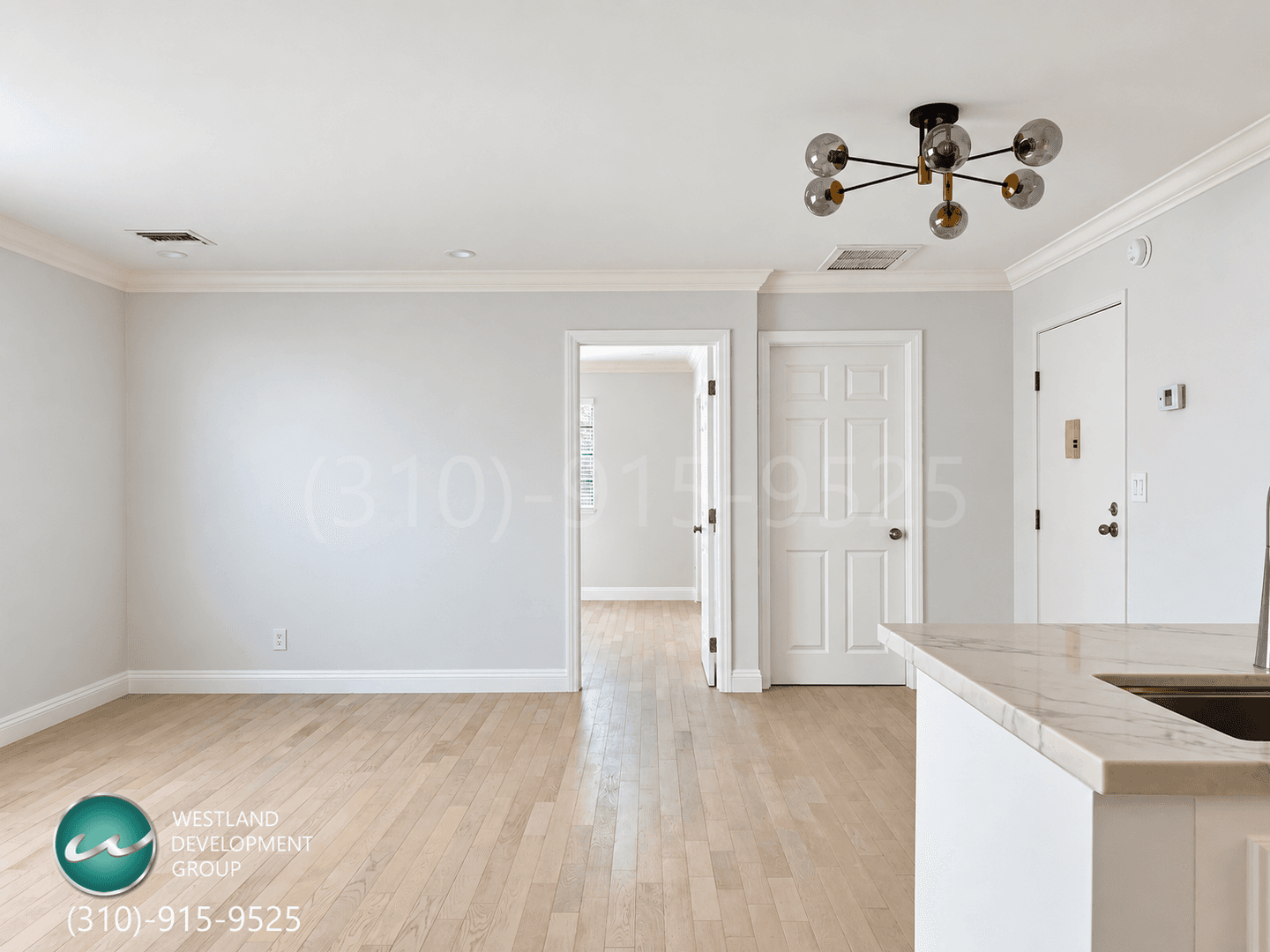 Los Angeles Apartment: 1540 Brockton Avenue