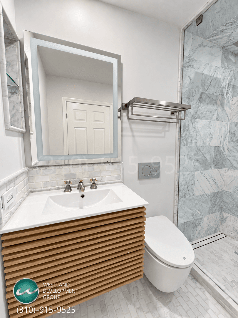 Los Angeles Apartment: 1540 Brockton Avenue