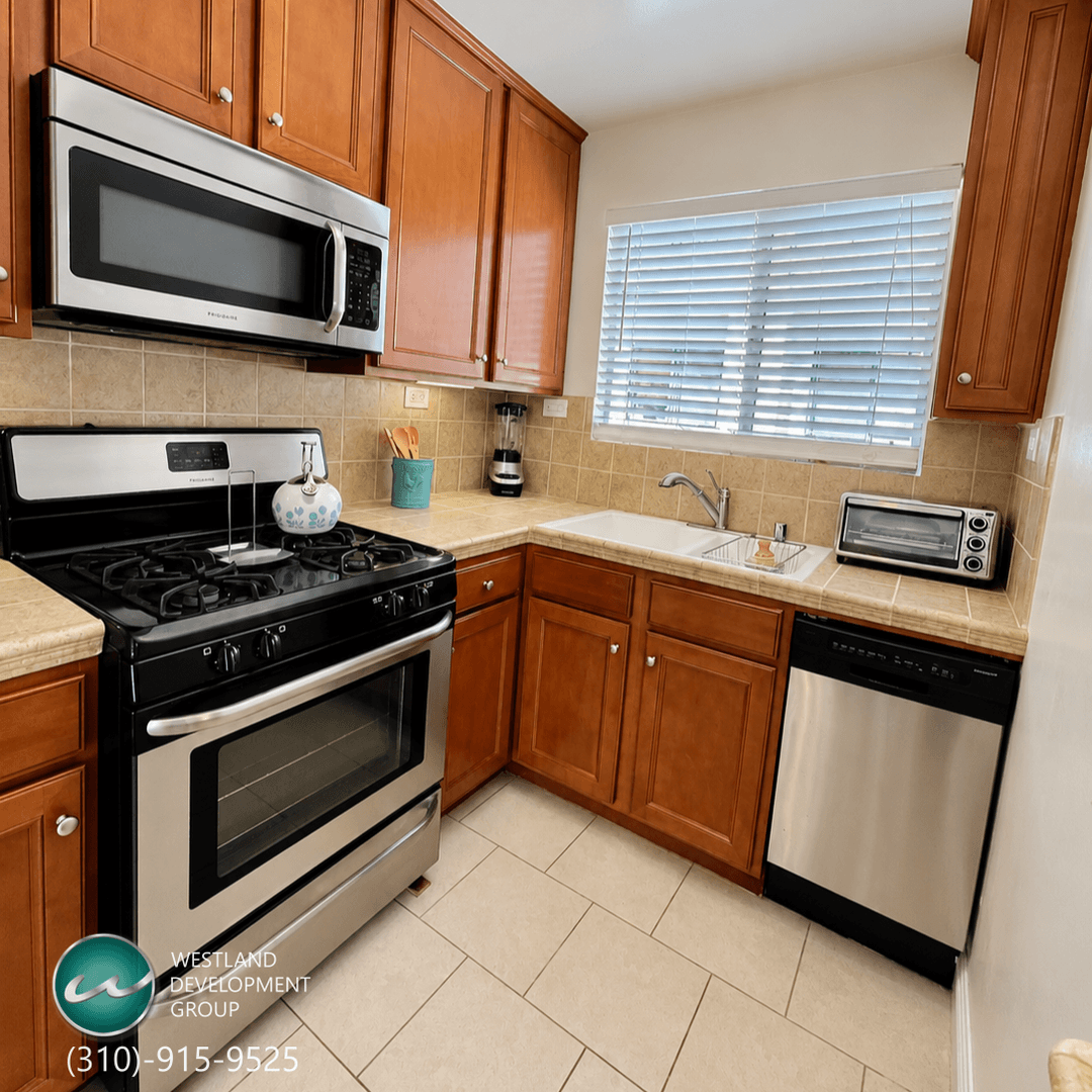 Los Angeles Apartment: 3160-3178 S Barrington Avenue