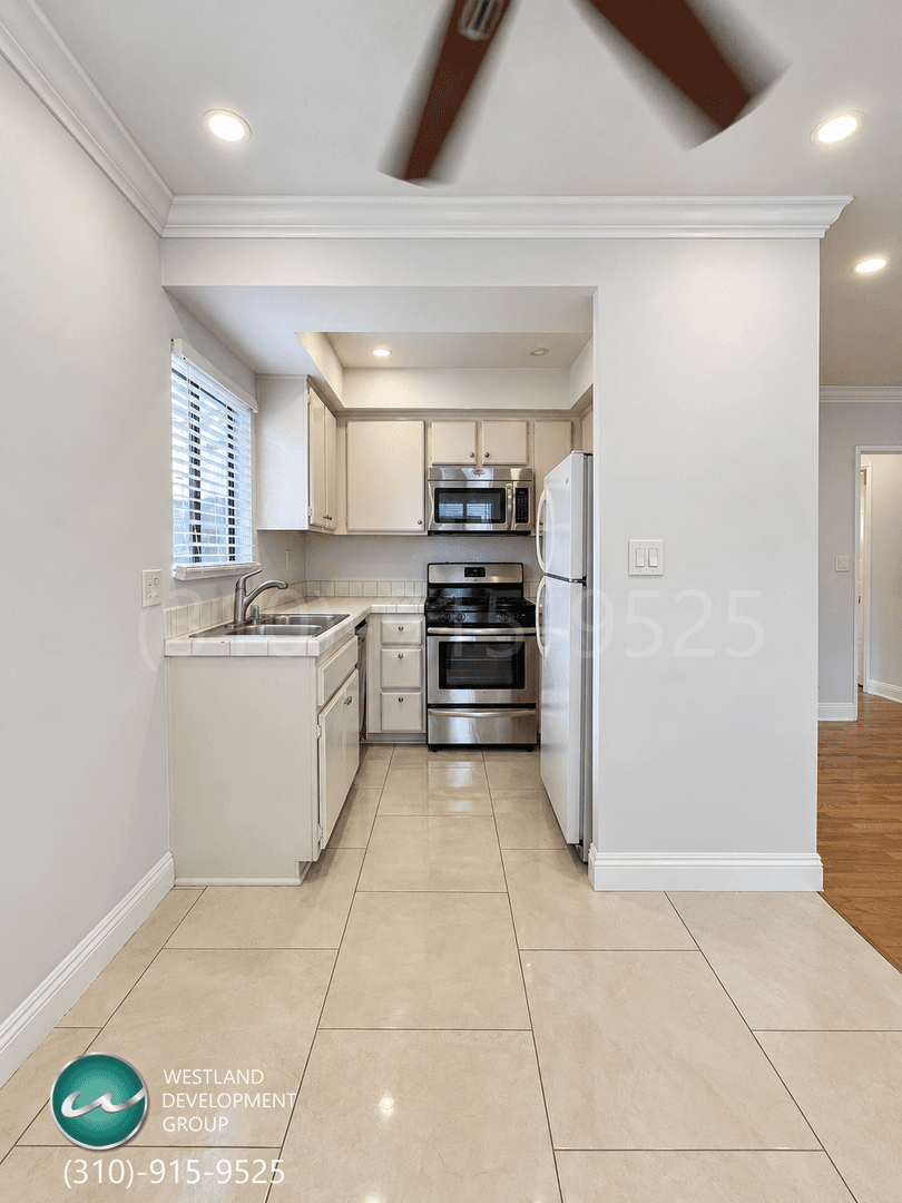 Los Angeles Apartment: 1506 S Barrington Avenue