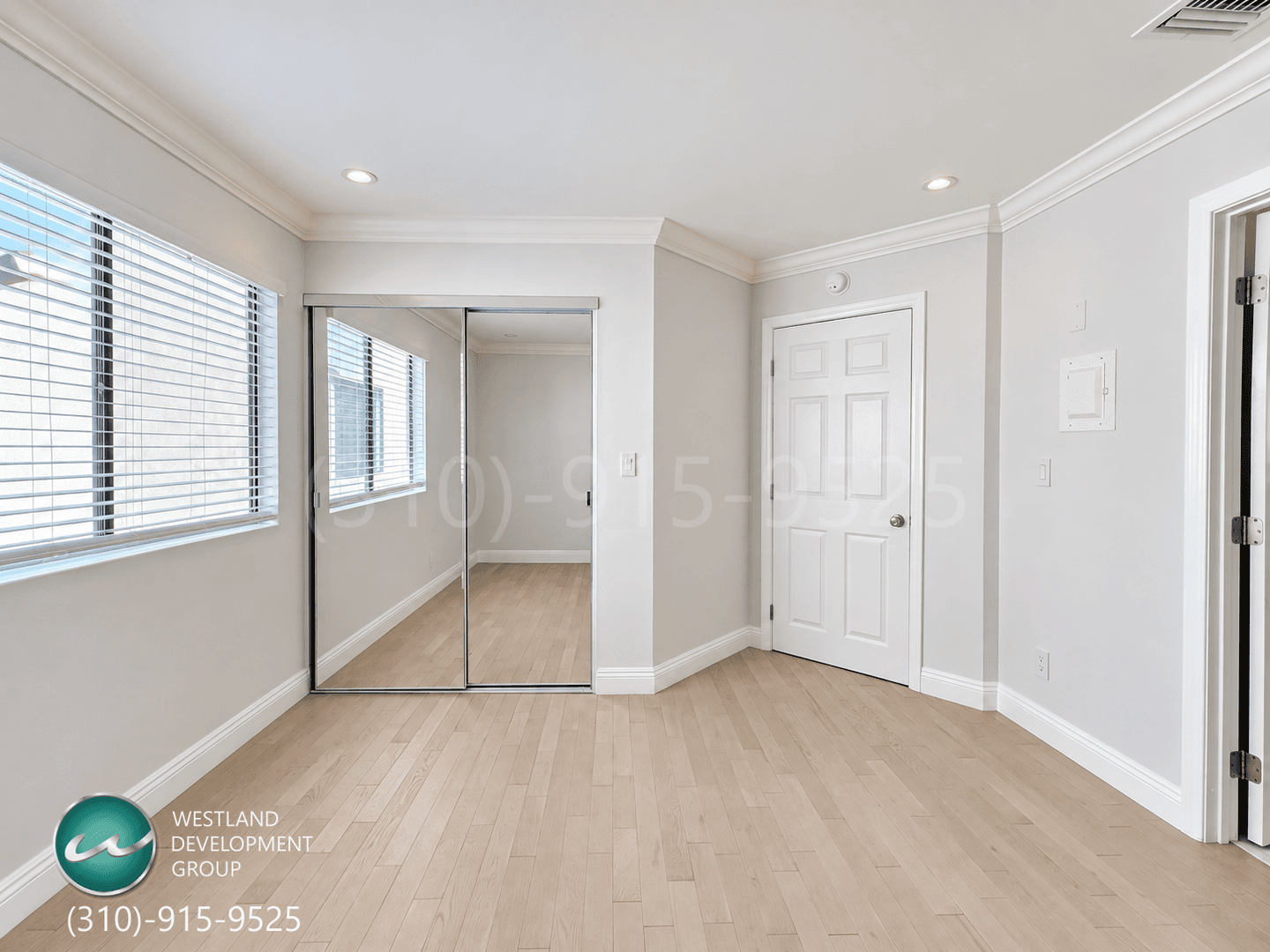 Los Angeles Apartment: 1540 Brockton Avenue