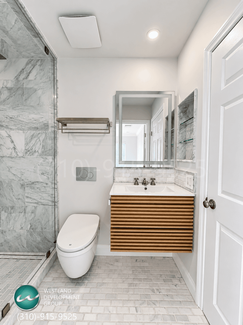 Los Angeles Apartment: 1540 Brockton Avenue