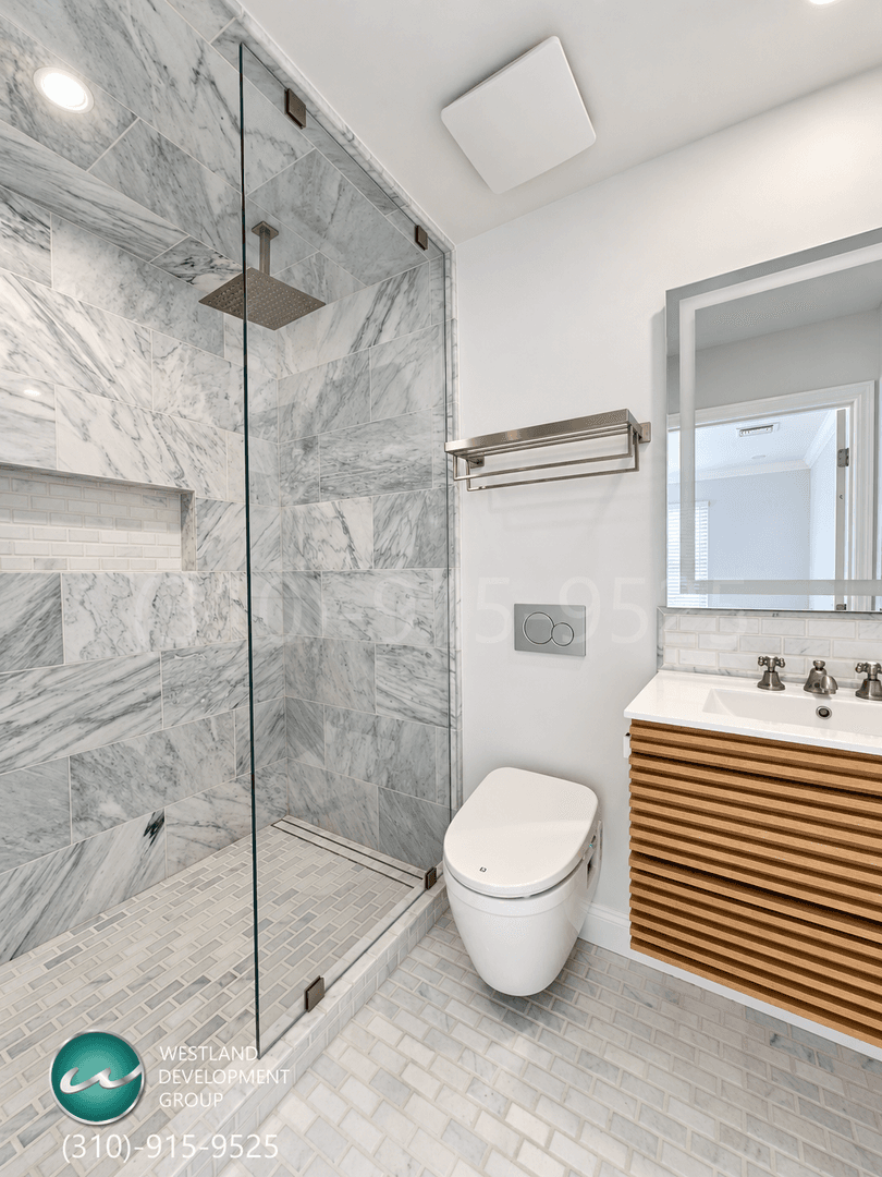 Los Angeles Apartment: 1540 Brockton Avenue