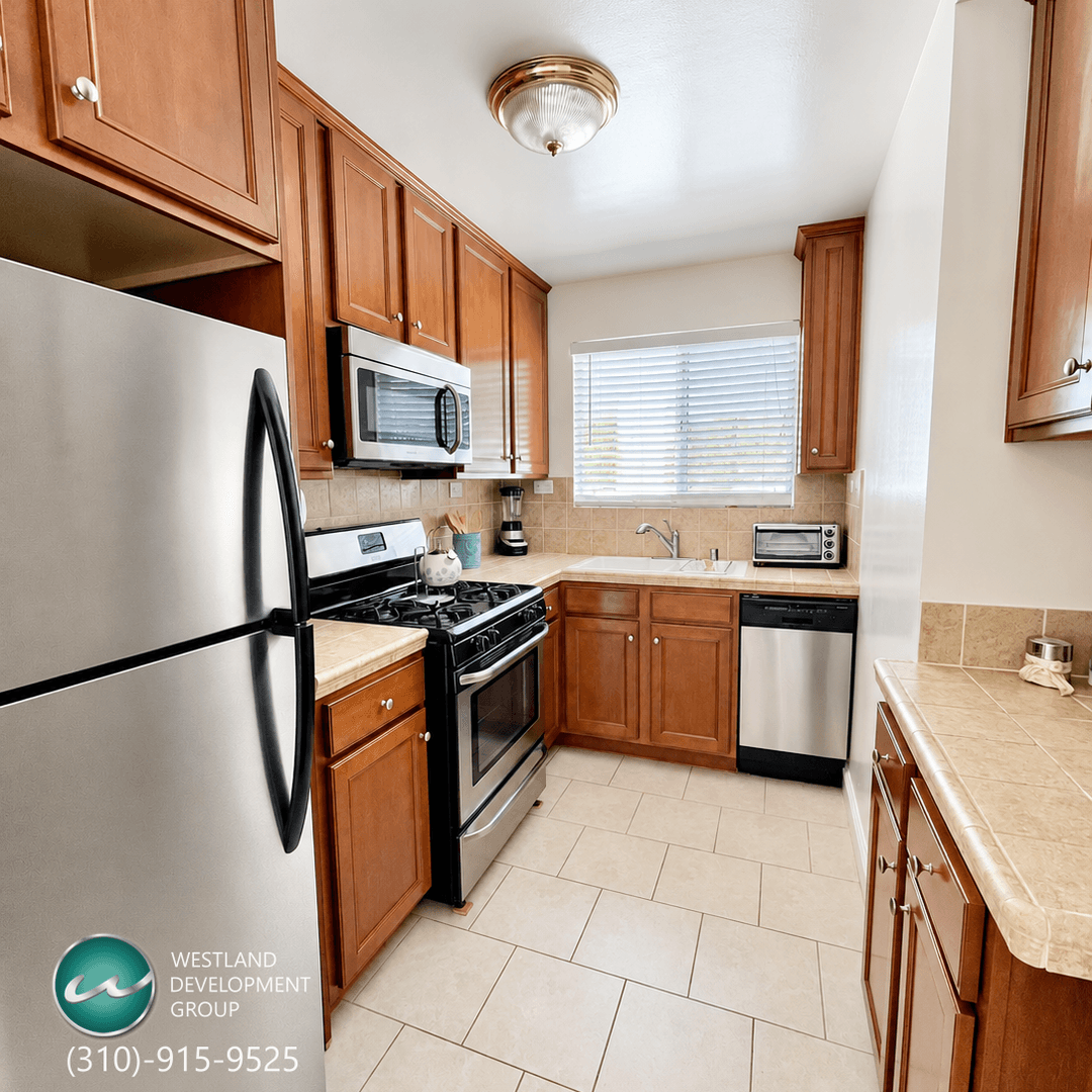 Los Angeles Apartment: 3160-3178 S Barrington Avenue
