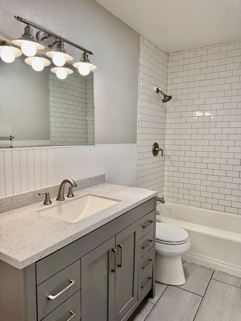 Lubbock House: 1903 47th Street
