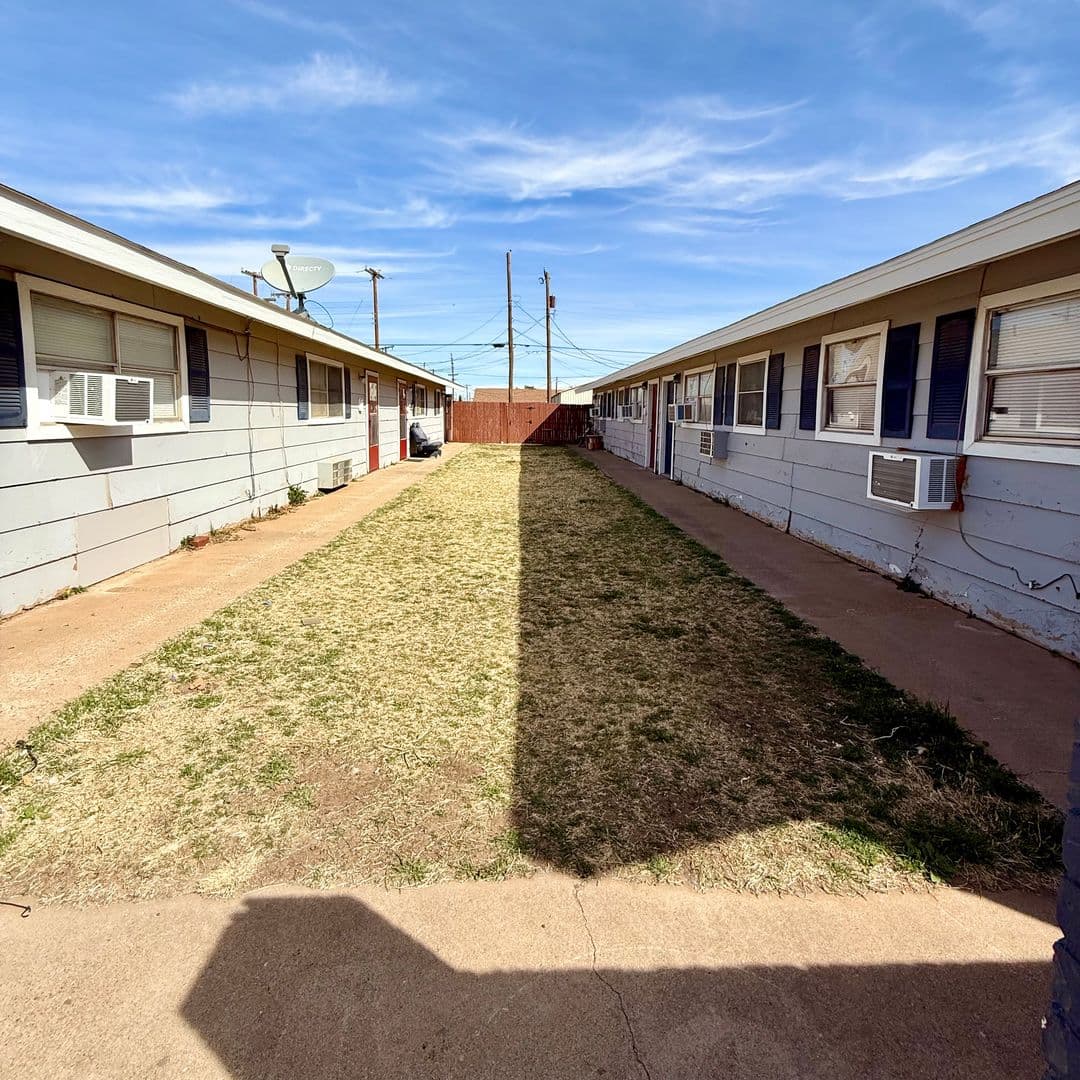 Lubbock Apartment: 922 44th Street