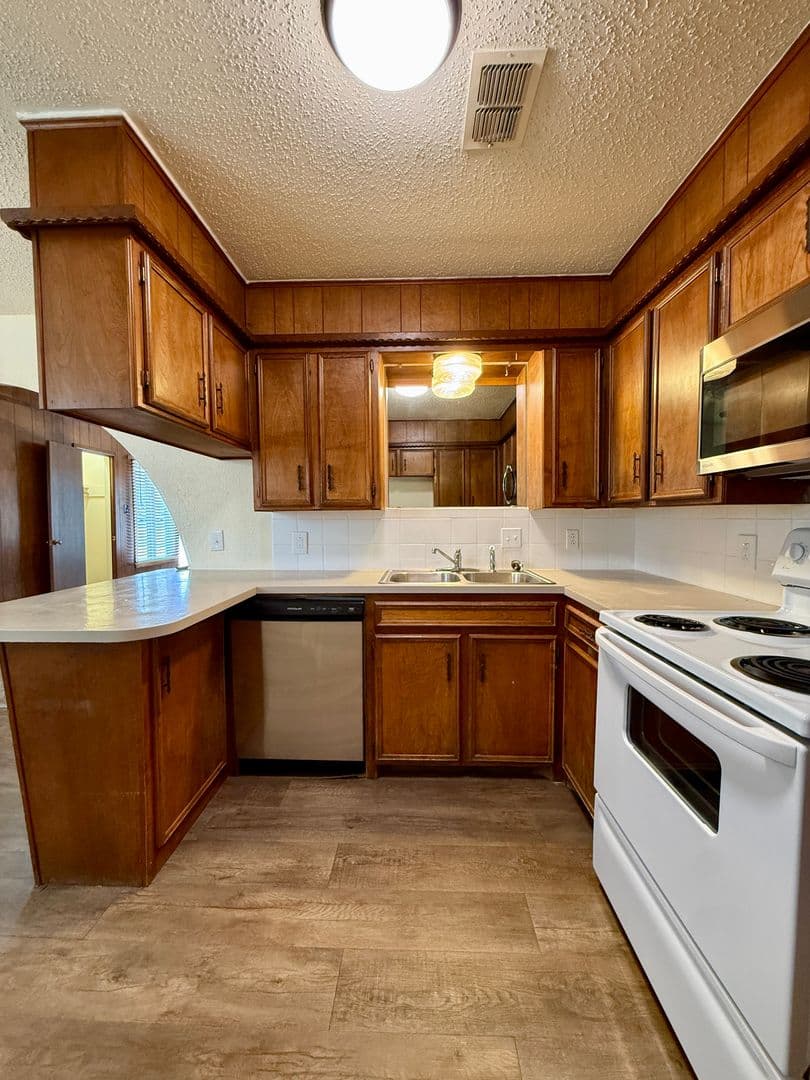 Lubbock Apartment: 4424 75th Drive
