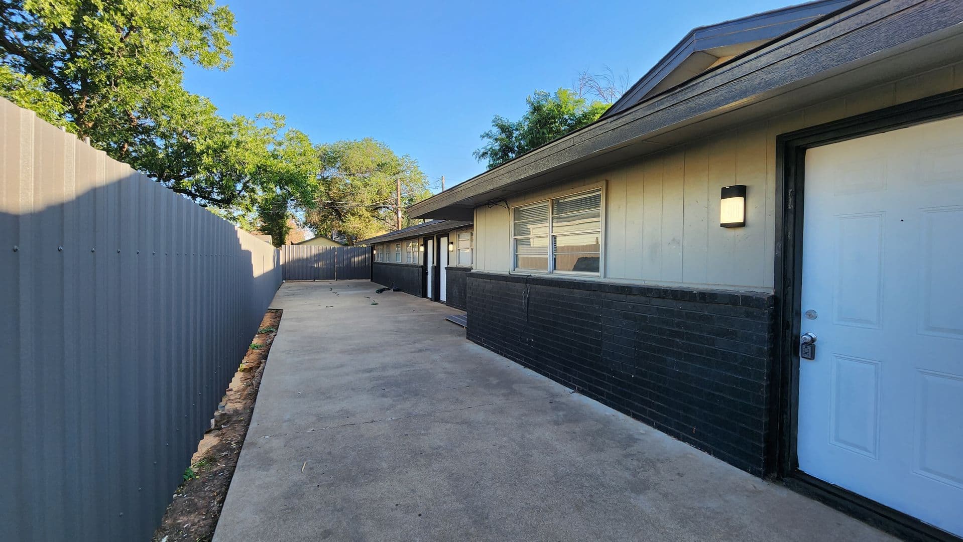 Lubbock Apartment: 2207 15th Street