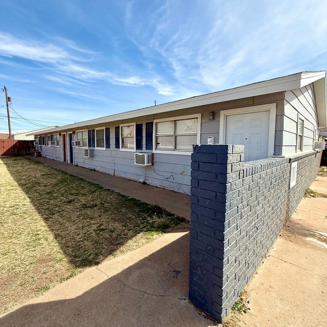 Lubbock Apartment: 922 44th Street