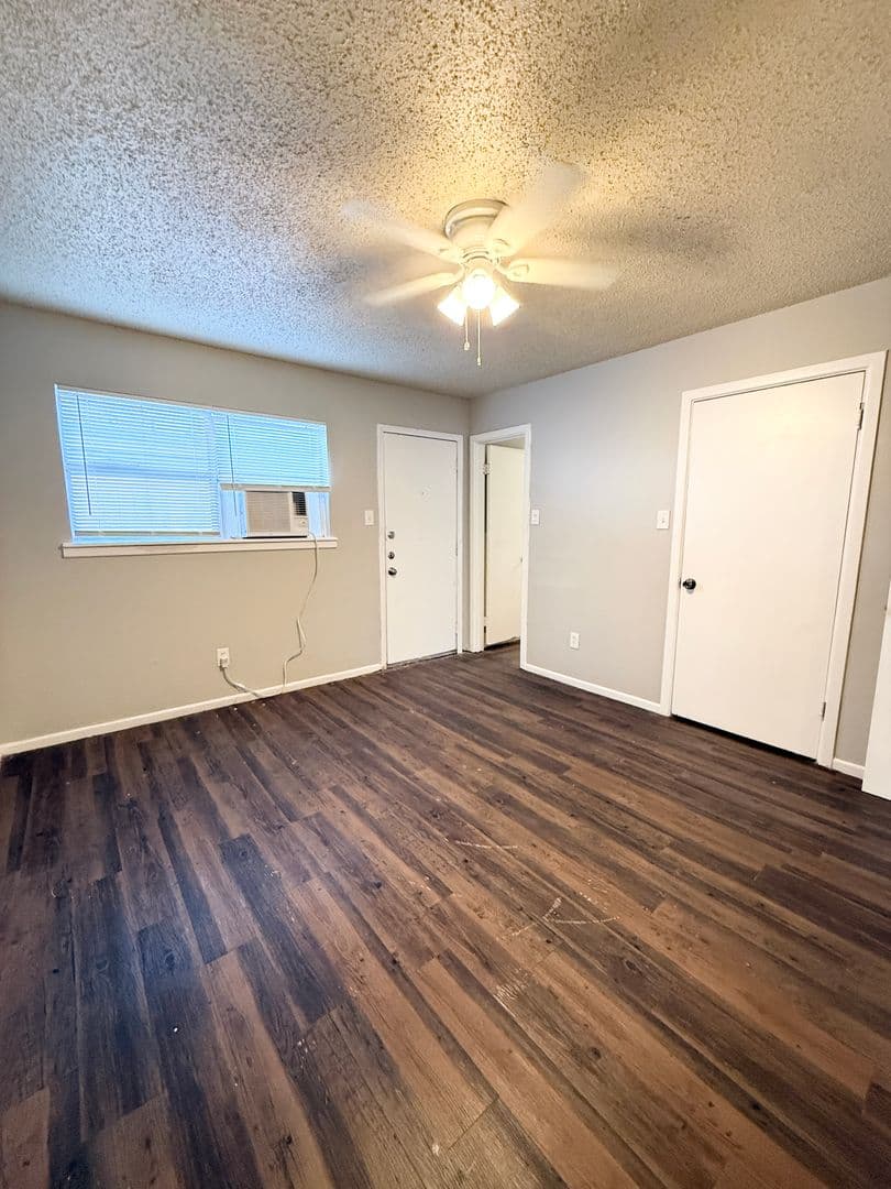 Lubbock Apartment: 922 44th Street