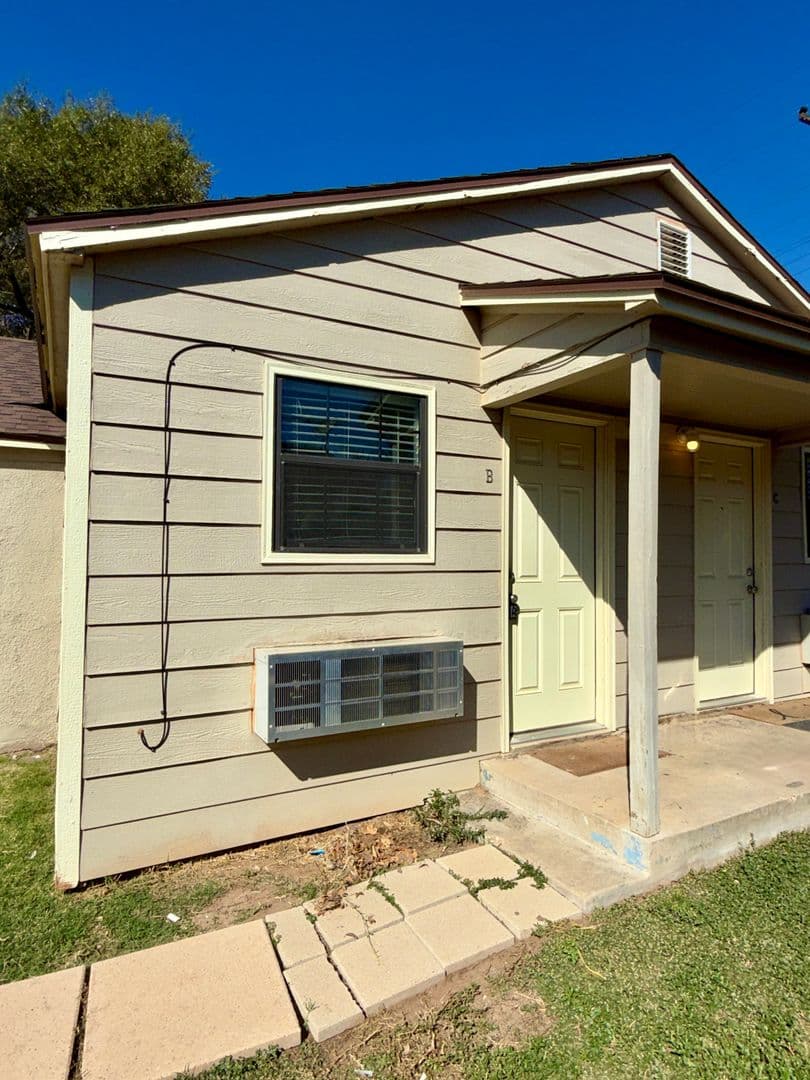 Lubbock Apartment: 1912 25th Street