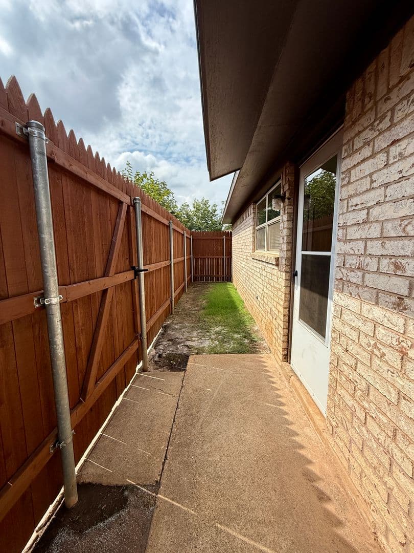 Lubbock Apartment: 4424 75th Drive