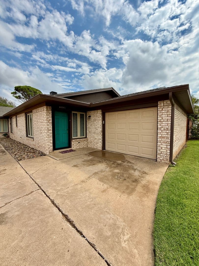 Lubbock Apartment: 4424 75th Drive