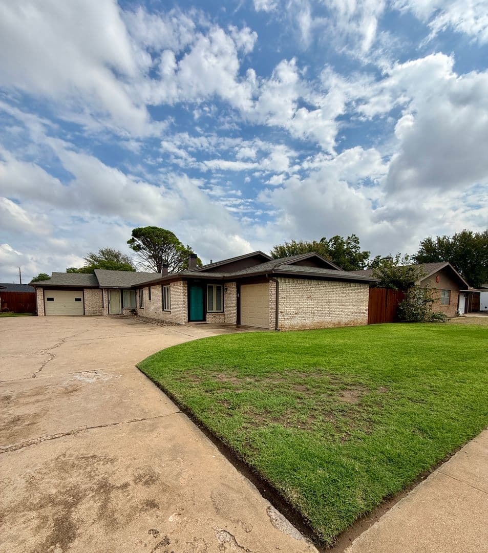 Lubbock Apartment: 4424 75th Drive