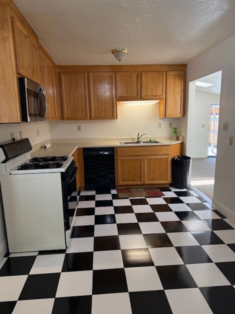 Tracy House: 1320 Wilson Ave.
