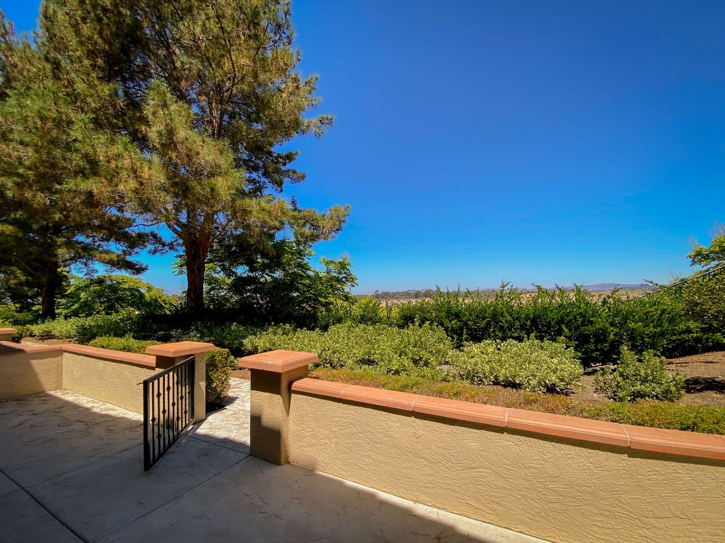 San Diego Townhome: 7850 Via Belfiore #3
