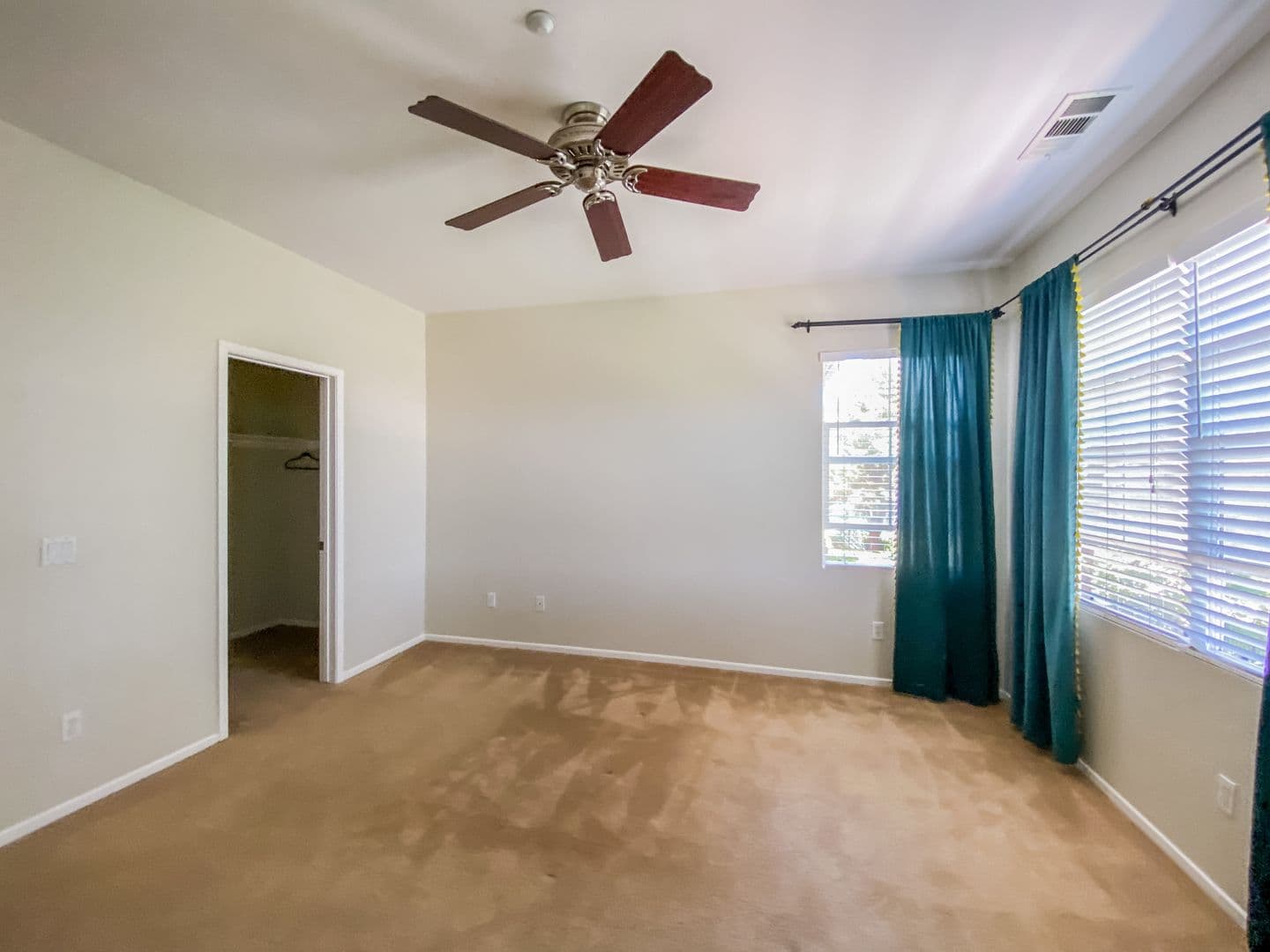 San Diego Townhome: 7850 Via Belfiore #3