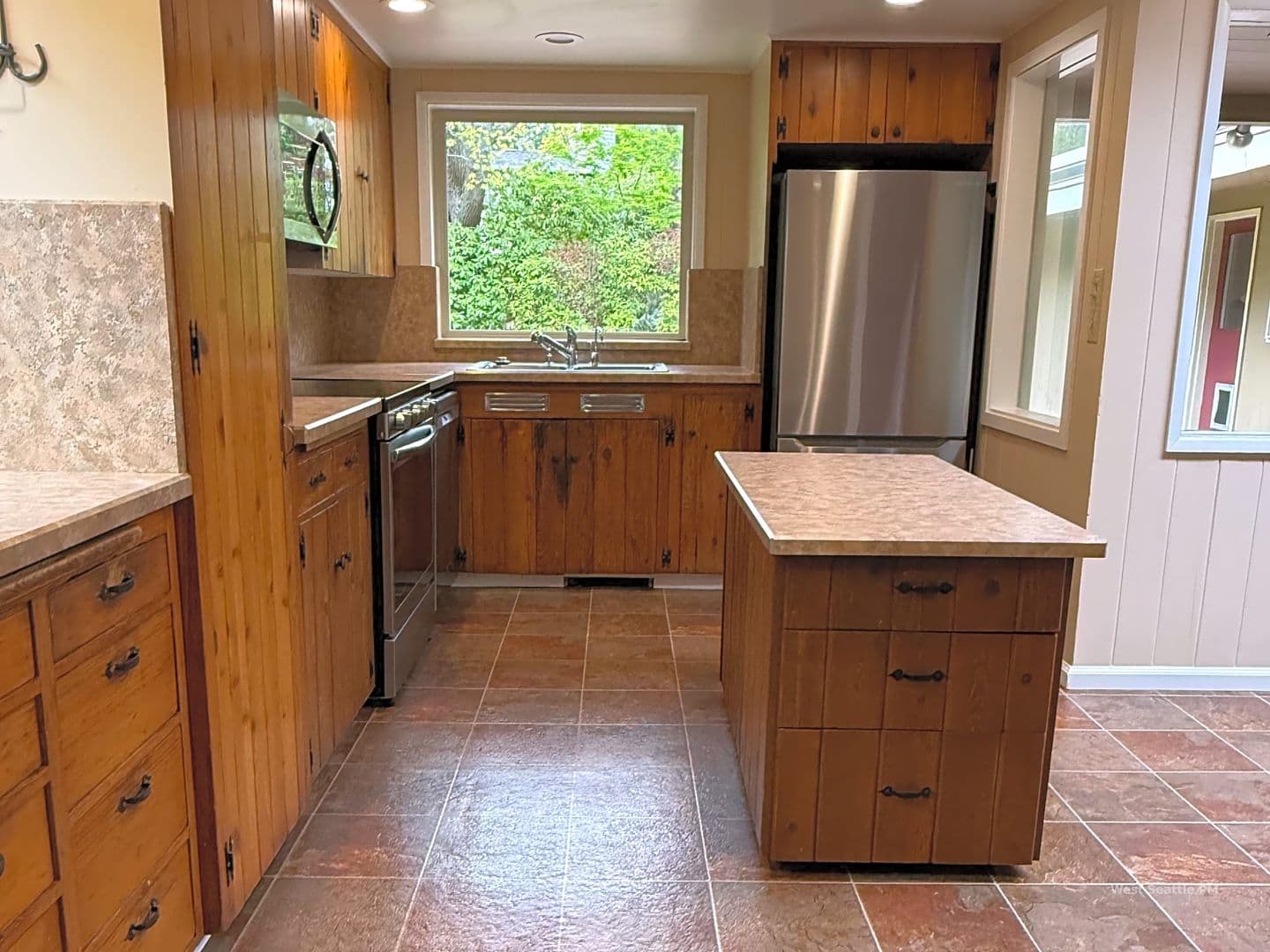 Medina House: 8612 NE 5th St