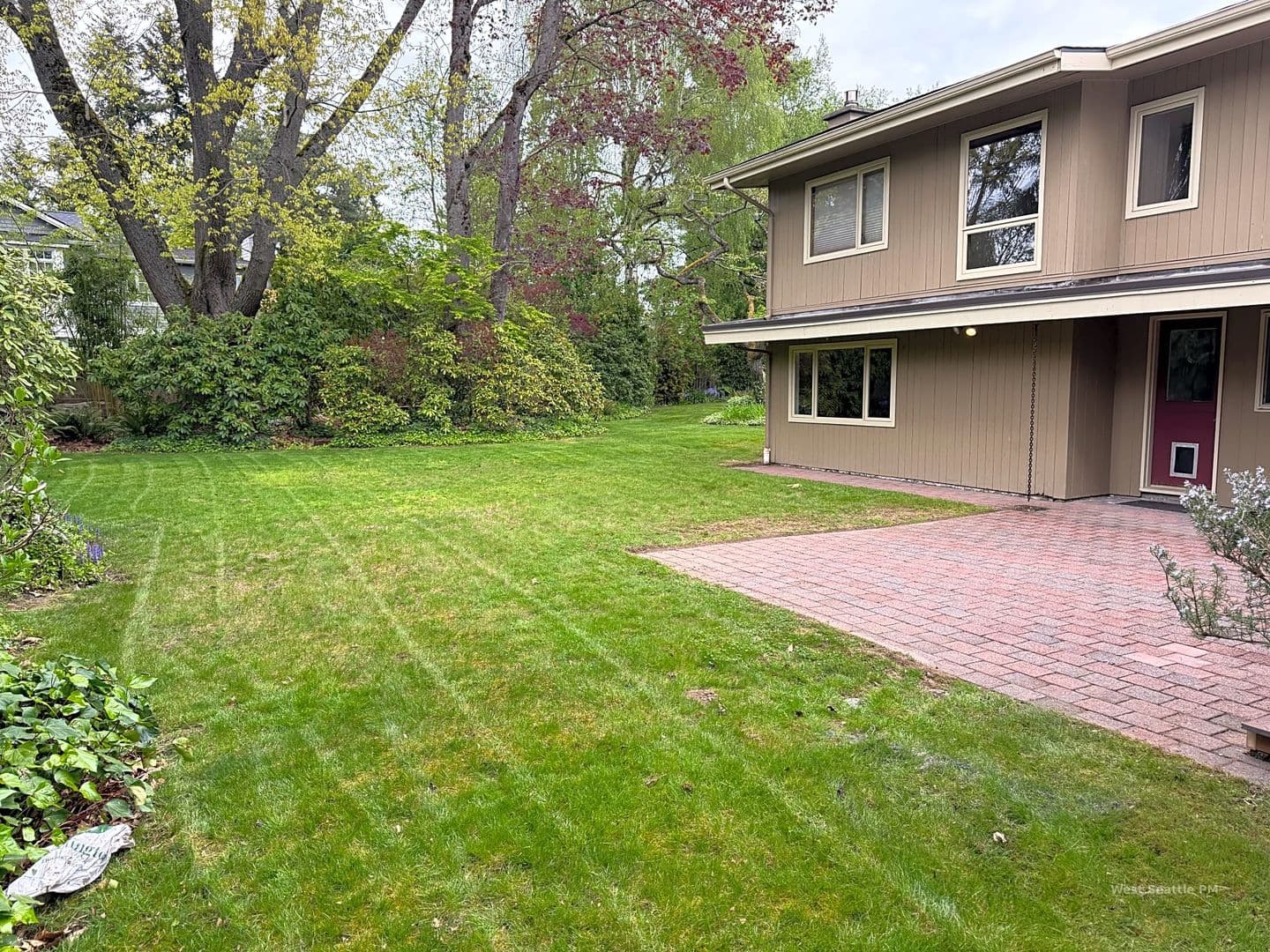 Medina House: 8612 NE 5th St
