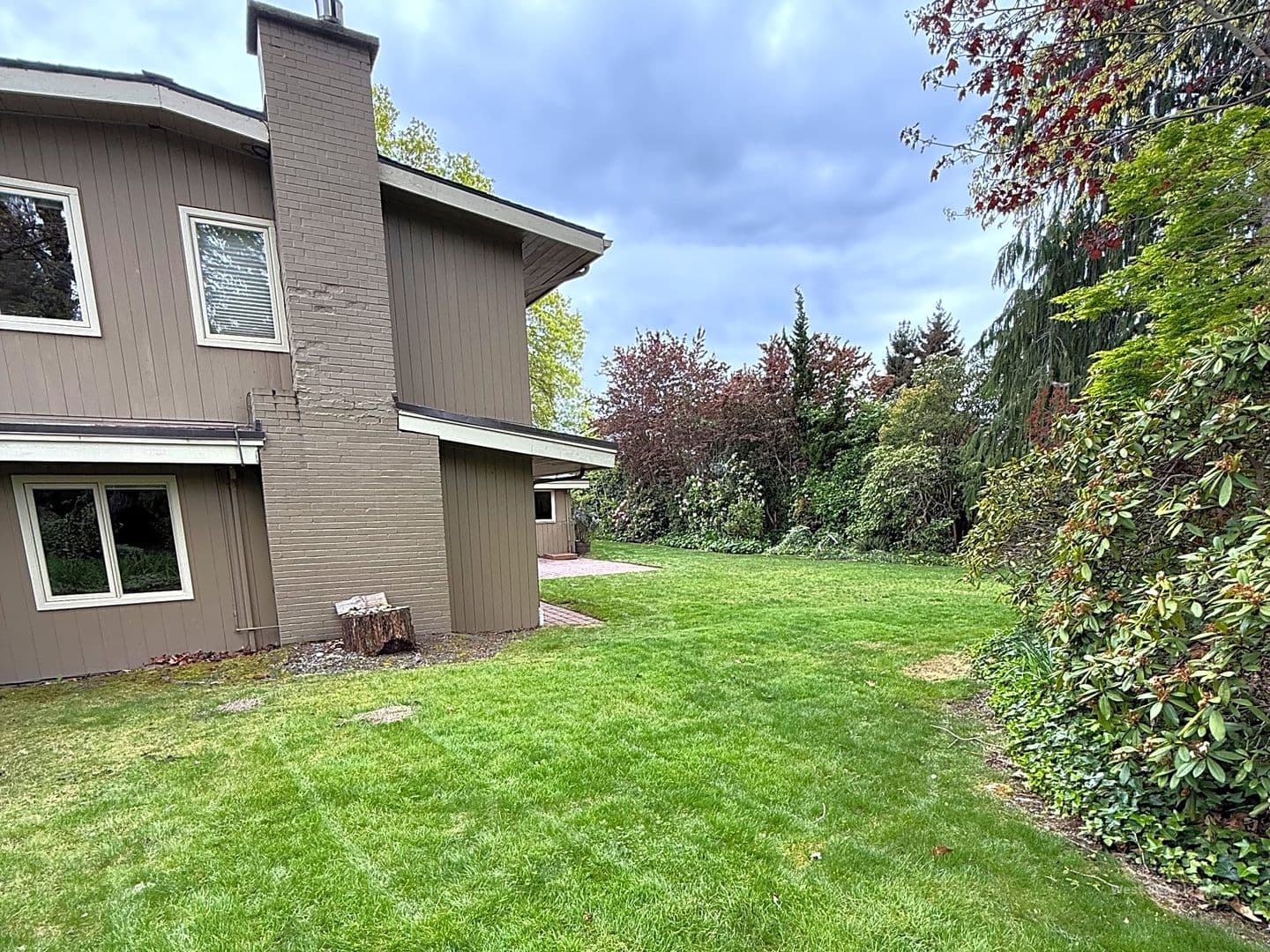 Medina House: 8612 NE 5th St