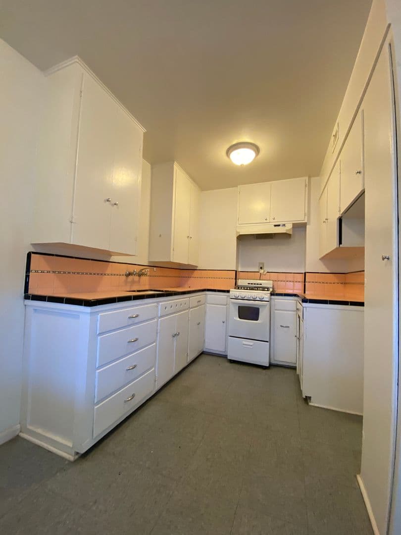 Taft House: 155 1/2 North #C