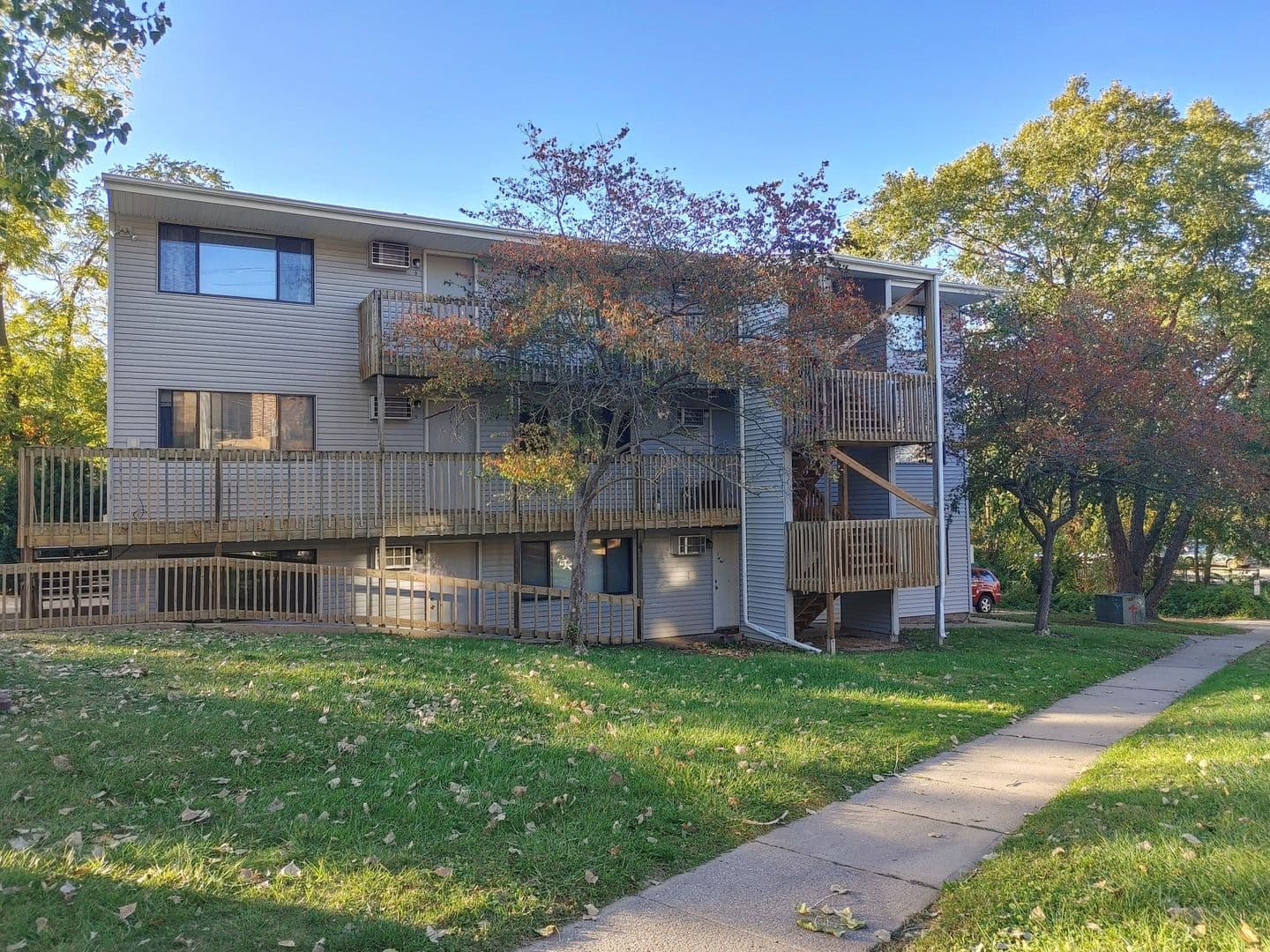 Iowa City Apartment: 415 S. Van Buren Street