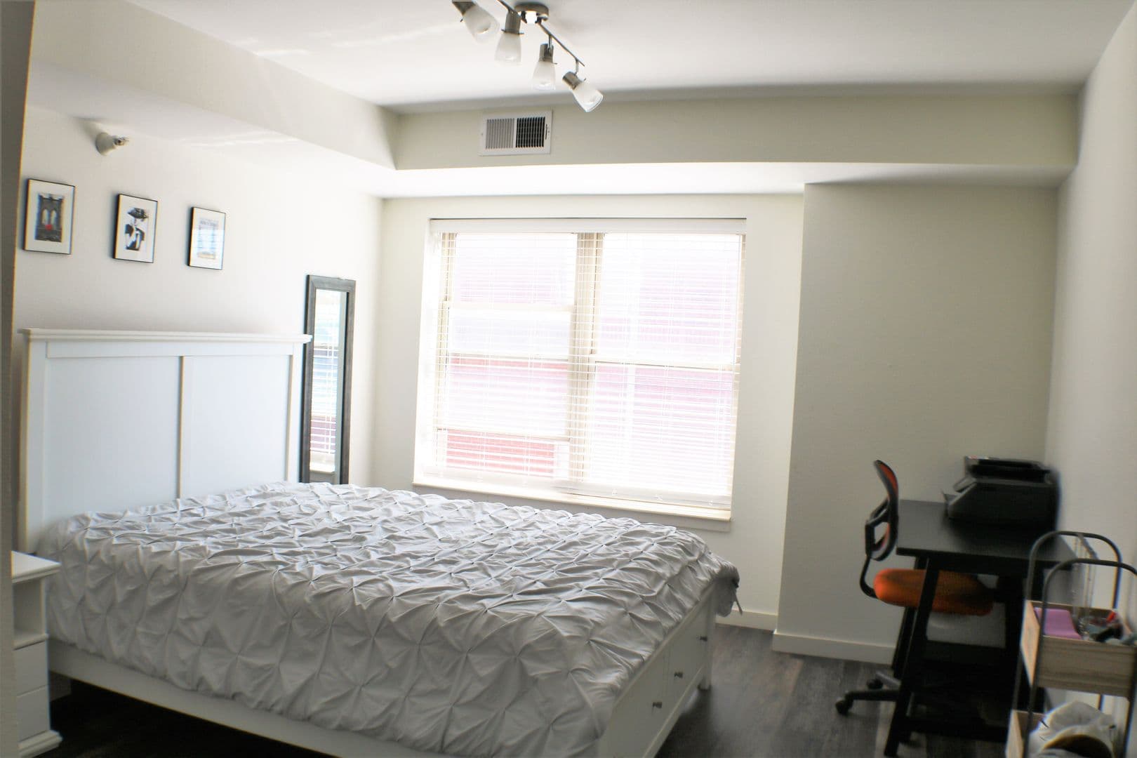 Iowa City House: 332 S. Linn Street #318
