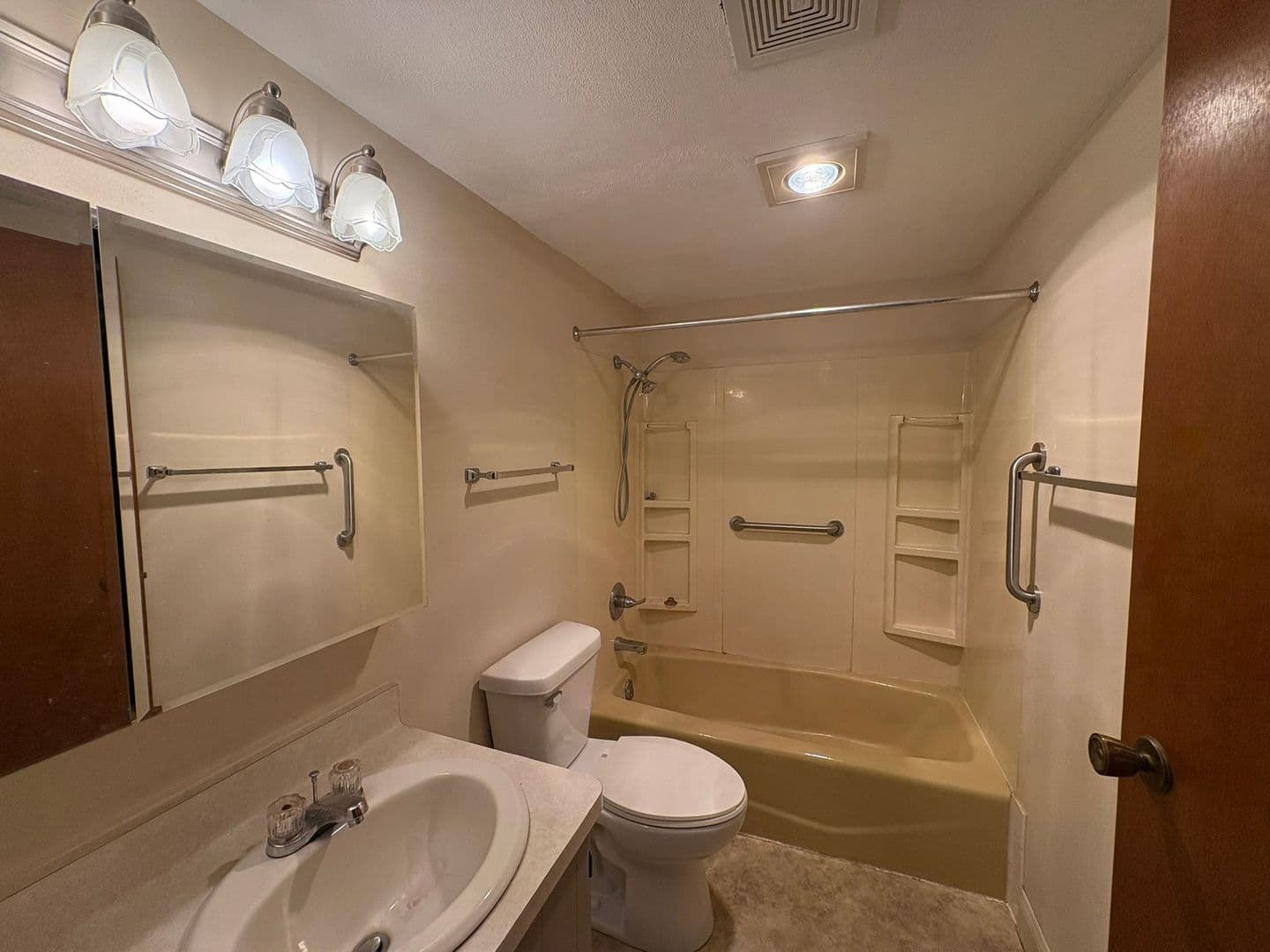 North Liberty Apartment: 175 Sugar Creek Lane (NEW)
