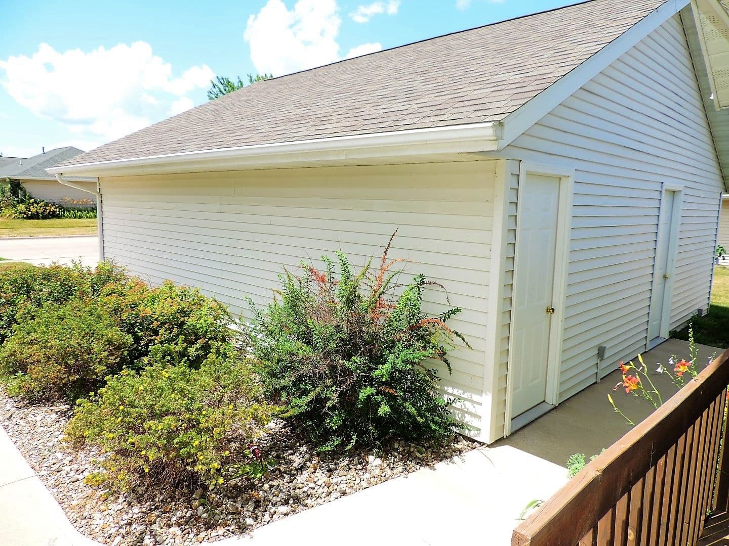 Tiffin House: 530 Iris Avenue