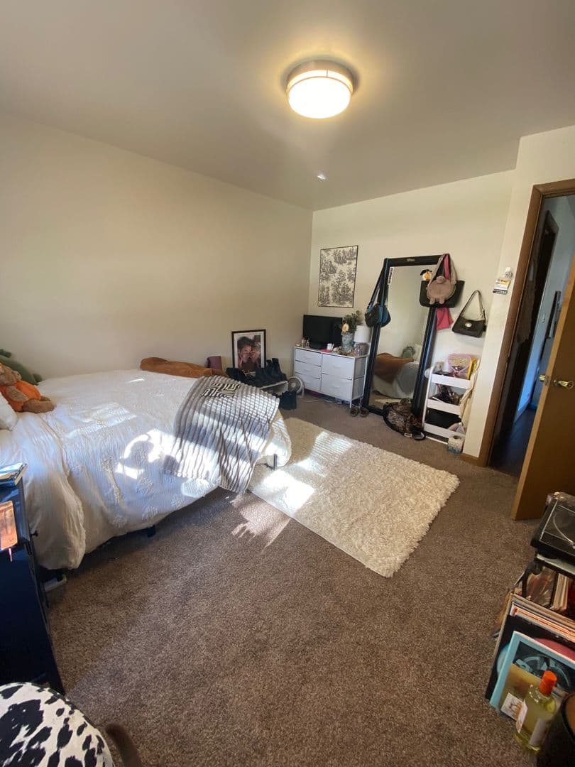 Iowa City Apartment: 614 E. Jefferson Street
