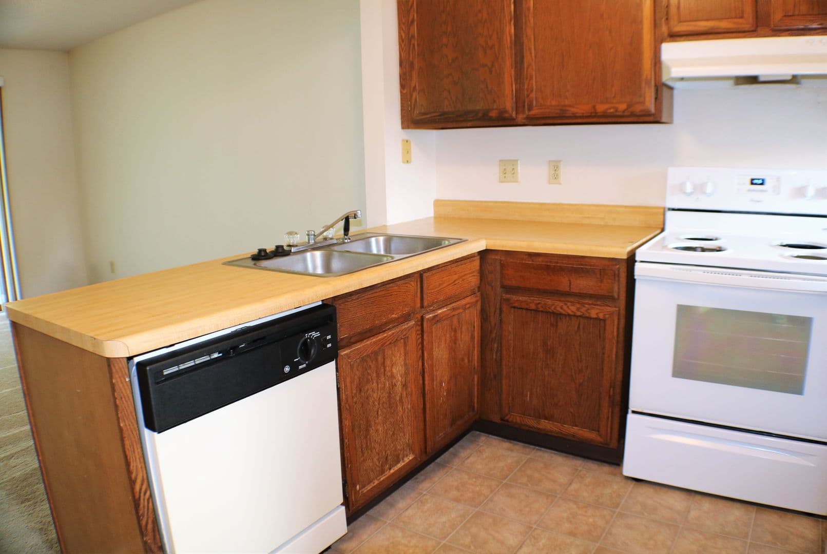 Iowa City Apartment: 702 Westwinds Drive #03