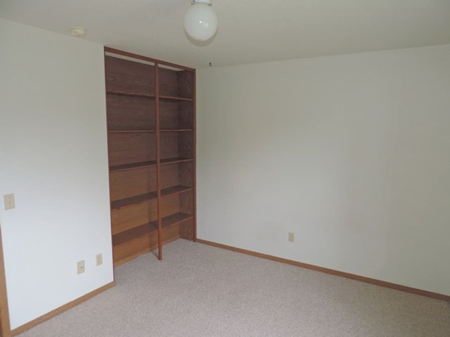 Iowa City Apartment: 702 Westwinds Drive #03