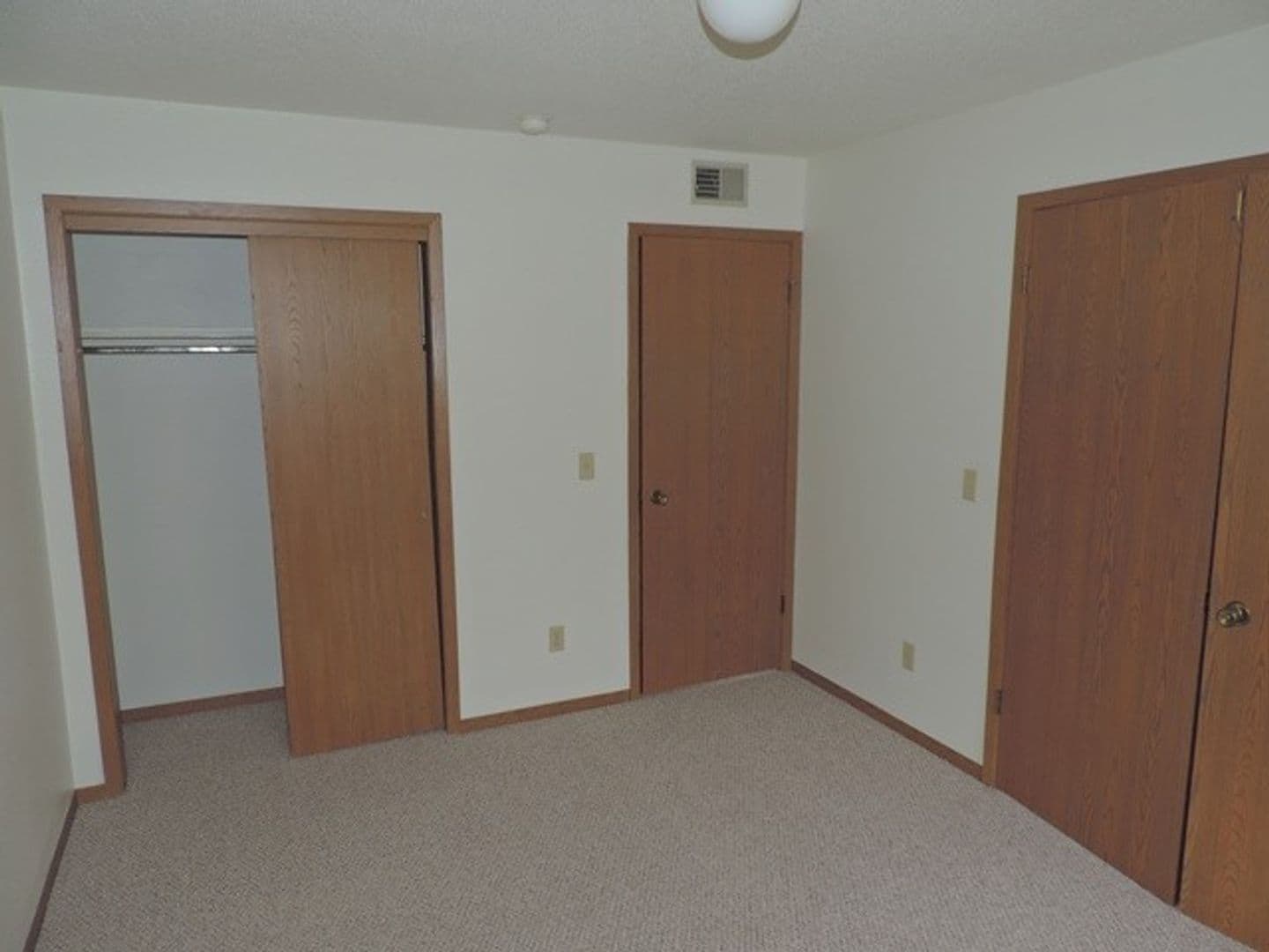 Iowa City Apartment: 702 Westwinds Drive #03