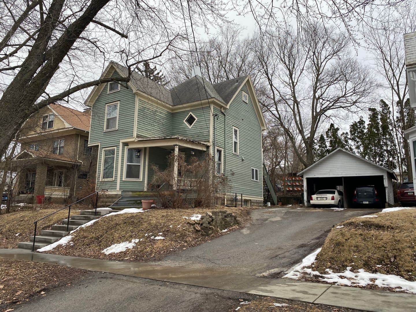Iowa City House: 923 E. Washington Street