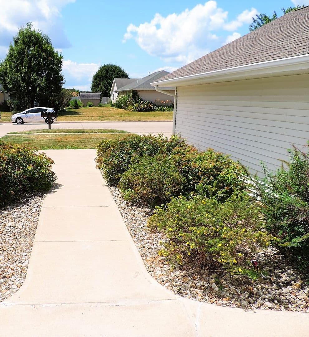Tiffin House: 530 Iris Avenue