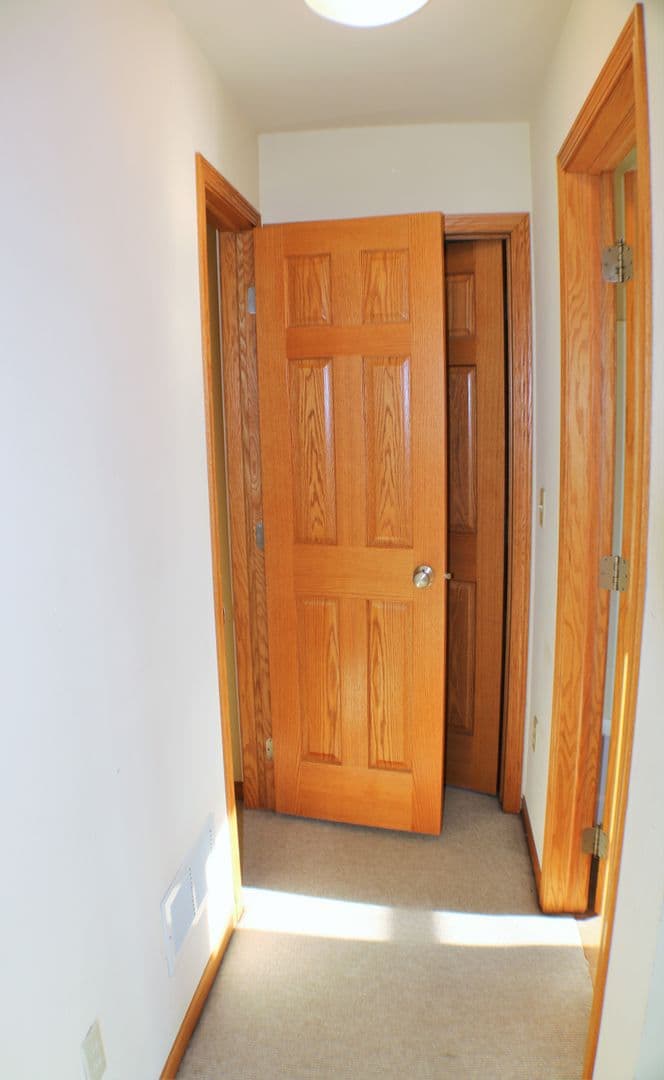 Iowa City House: 819 Iowa Avenue