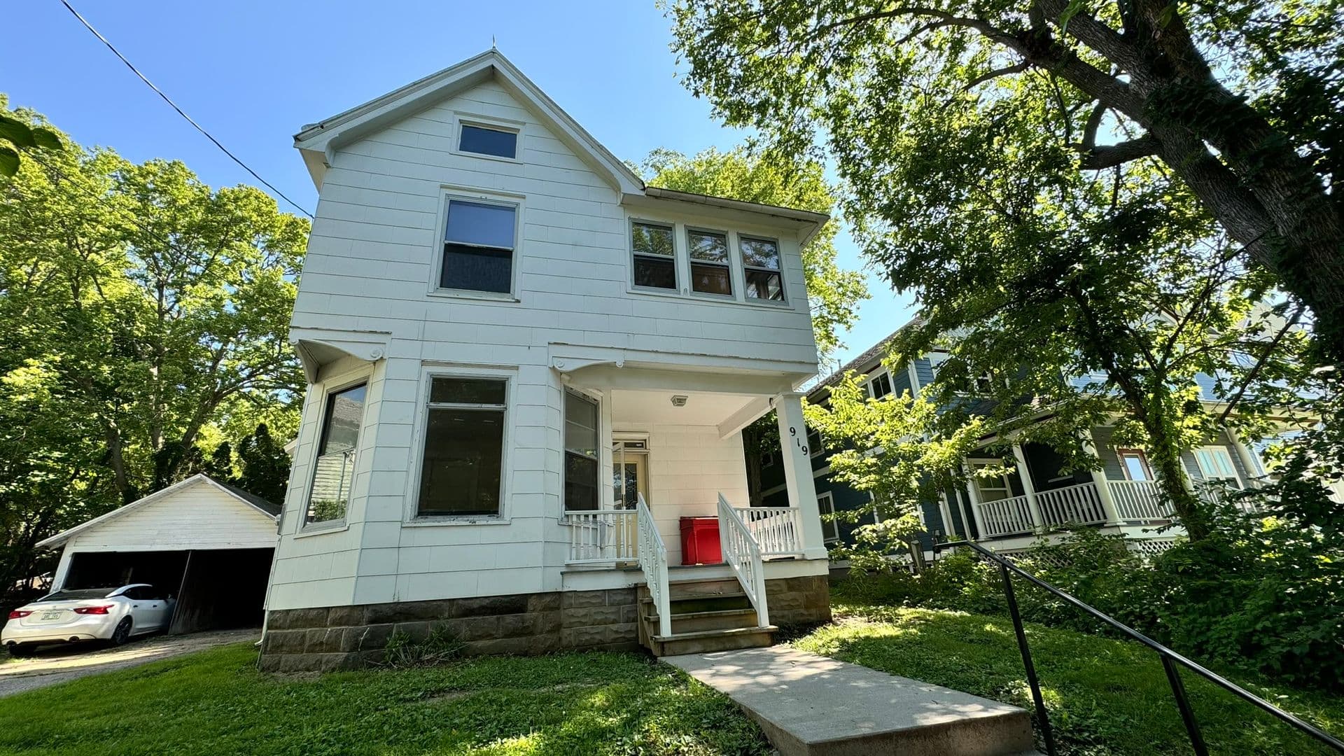 Iowa City House: 919 E. Washington Street
