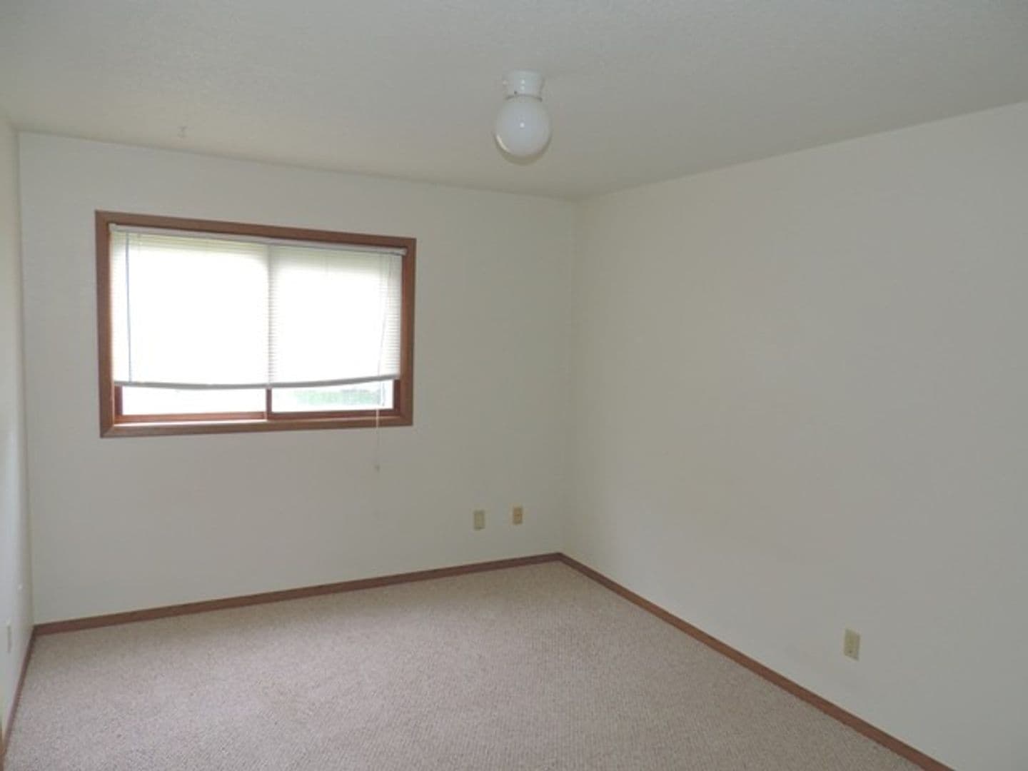 Iowa City Apartment: 702 Westwinds Drive #03
