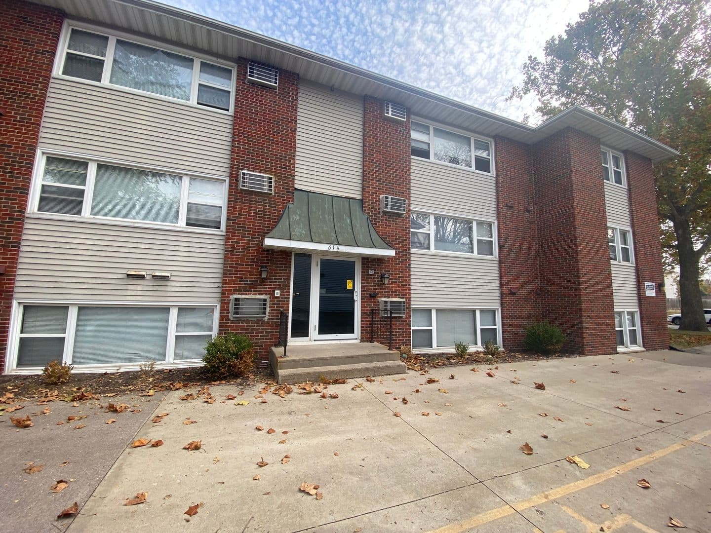 Iowa City Apartment: 614 E. Jefferson Street