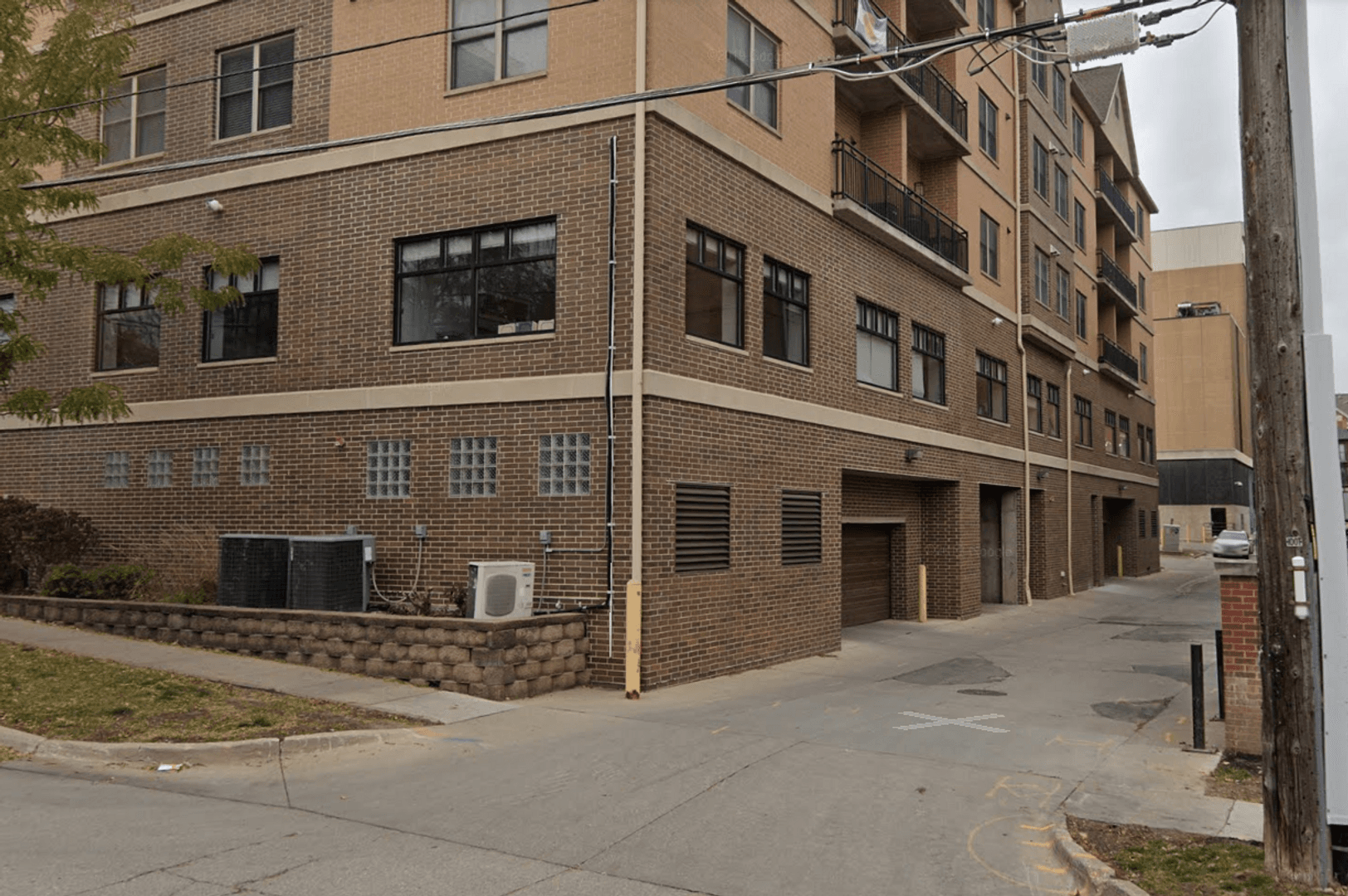Iowa City House: 332 S. Linn Street #318